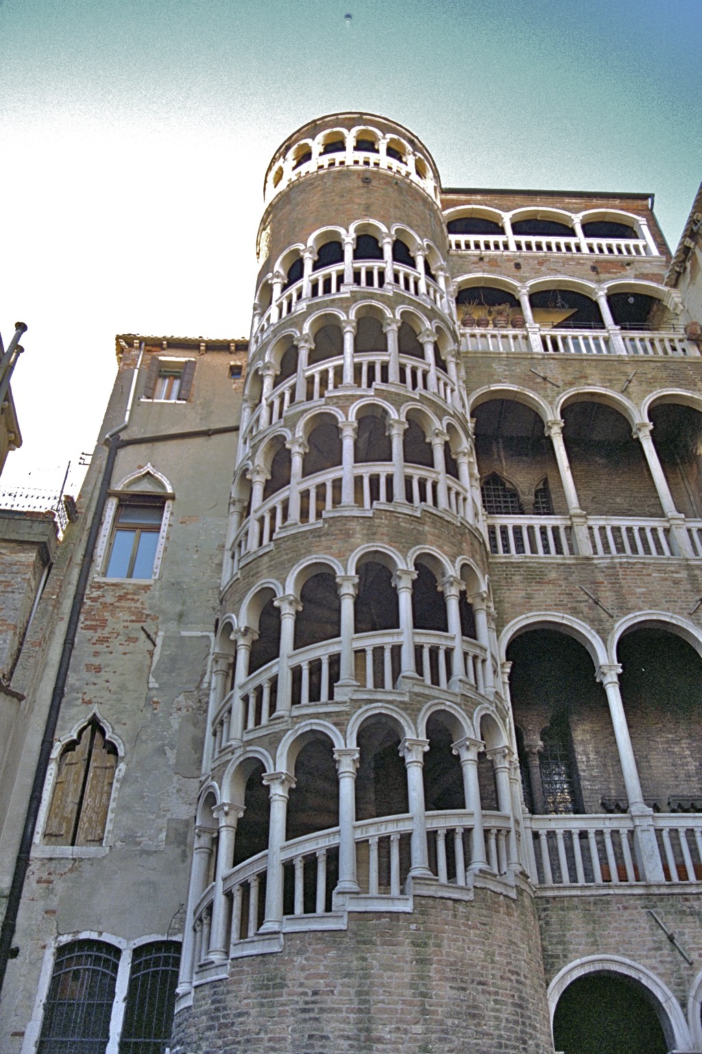 Palazzo Contarini del Bovolo, Feneyjar